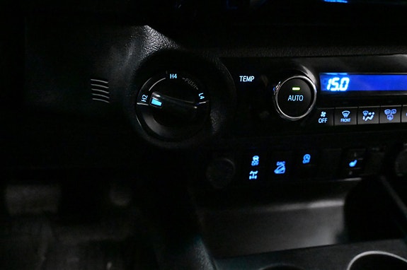 Toyota HiLux 18 of 23
