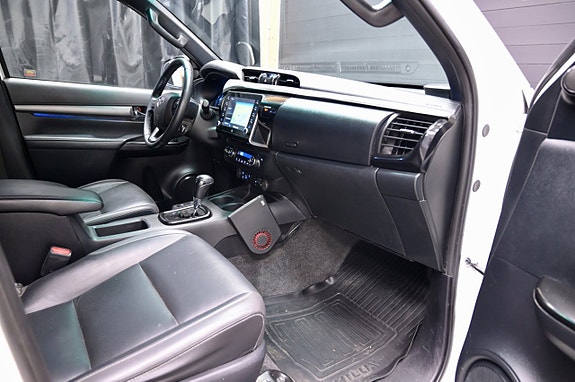 Toyota HiLux 8 of 23