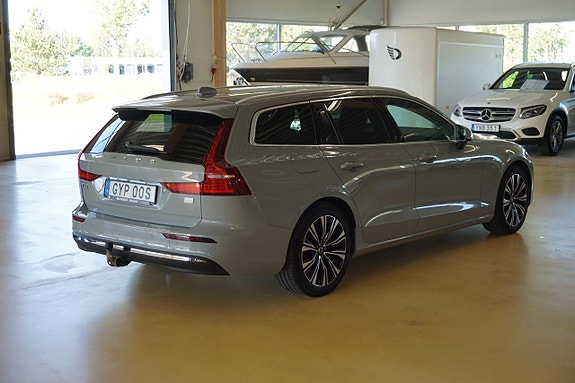 Volvo V60 2 of 17