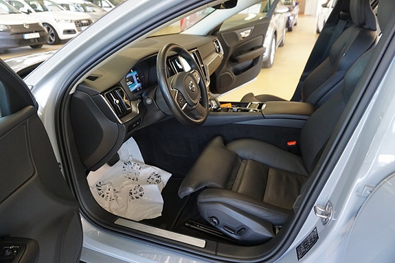 Volvo V60 3 of 17