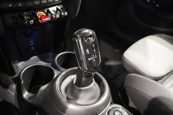 MINI Cooper 12 of 13