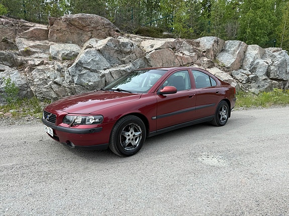 Volvo S60 4 of 5