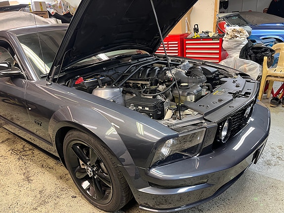 Ford Mustang 5 of 8