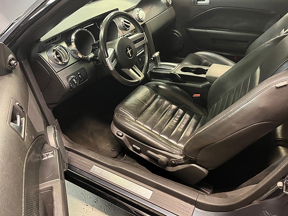 Ford Mustang 6 of 8