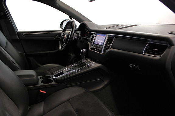 Porsche Macan 20 of 30