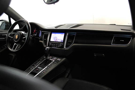 Porsche Macan 17 of 30