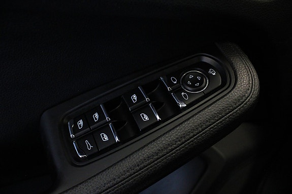 Porsche Macan 28 of 30