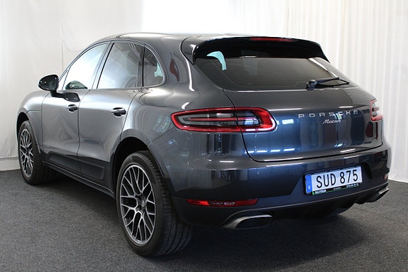 Porsche Macan 10 of 30