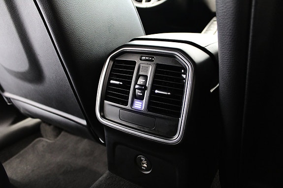 Porsche Macan 21 of 30