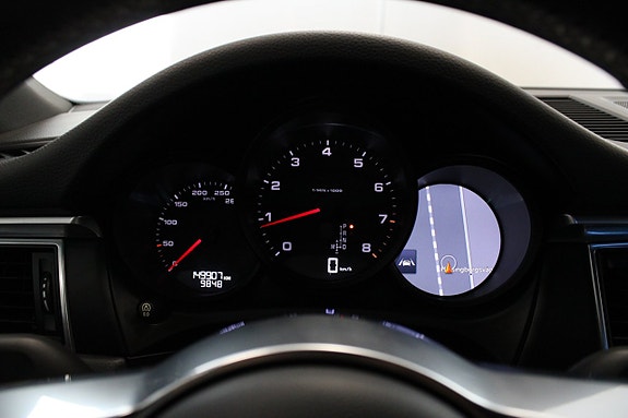 Porsche Macan 24 of 30