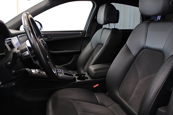 Porsche Macan 11 of 30