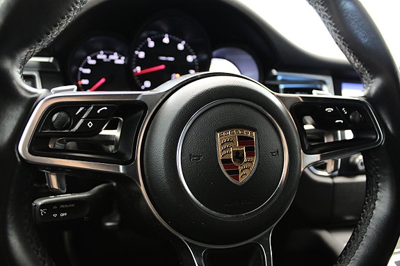 Porsche Macan 27 of 30