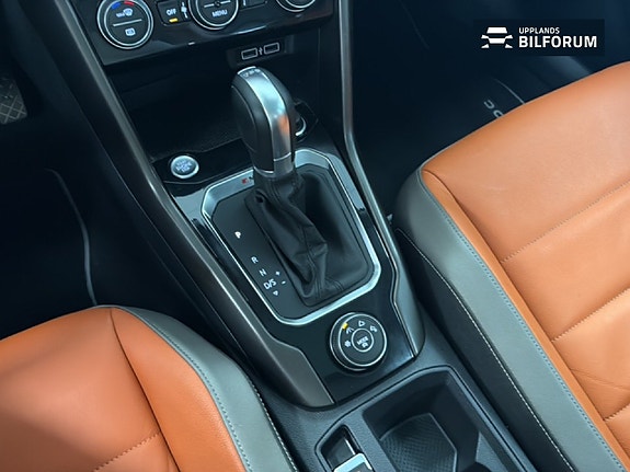 Volkswagen T-Roc 12 of 17