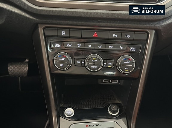 Volkswagen T-Roc 13 of 17