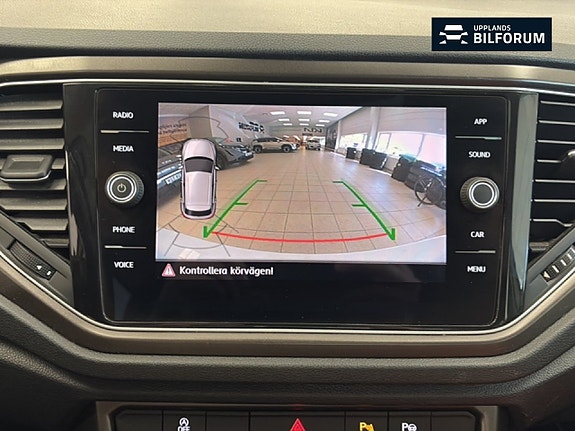 Volkswagen T-Roc 17 of 17