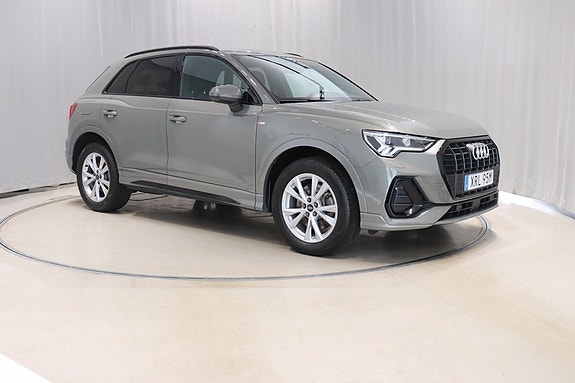 Audi Q3 3 of 5