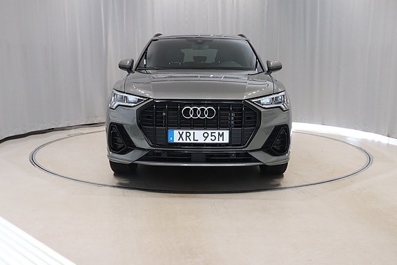 Audi Q3 2 of 5
