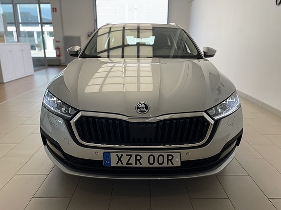 Skoda Octavia 2 of 5
