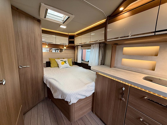 Knaus Scandinavian Selection 580 UF - Dubbelsäng - AC - 1900KG - Markis - Solcell - 14 of 19