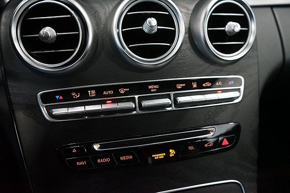 Mercedes-Benz C200 14 of 18