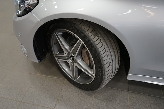 Mercedes-Benz C200 17 of 18