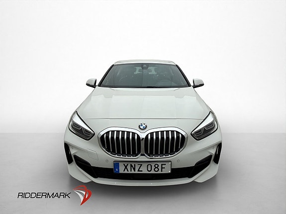 BMW 118i 2 of 5