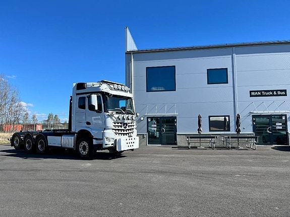 Mercedes-Benz Arocs 8x4-4 Plogbil