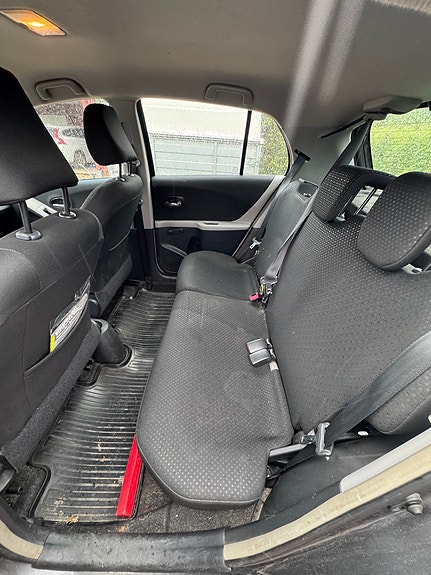 Toyota Yaris 3 of 4