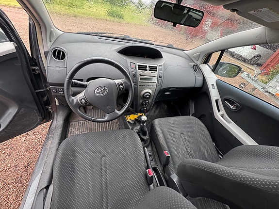 Toyota Yaris 4 of 4