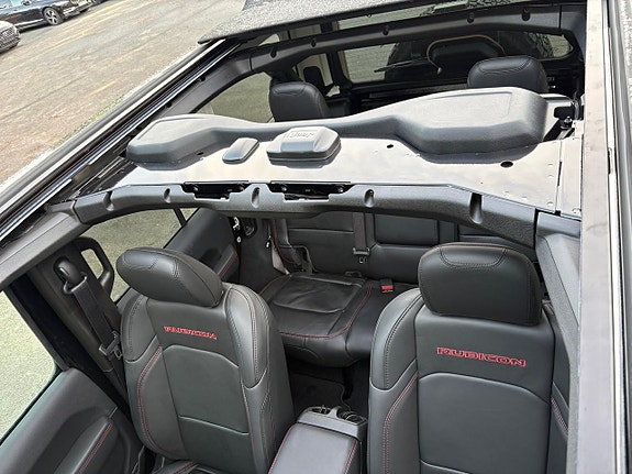 Jeep Wrangler Unlimited 21 of 27
