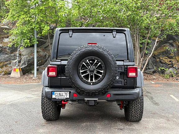 Jeep Wrangler Unlimited 14 of 27
