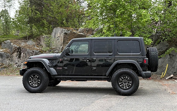 Jeep Wrangler Unlimited 3 of 5