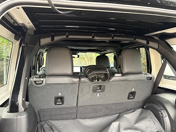 Jeep Wrangler Unlimited 15 of 27