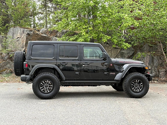 Jeep Wrangler Unlimited 2 of 5