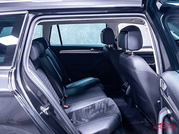 Volkswagen Passat 16 of 29