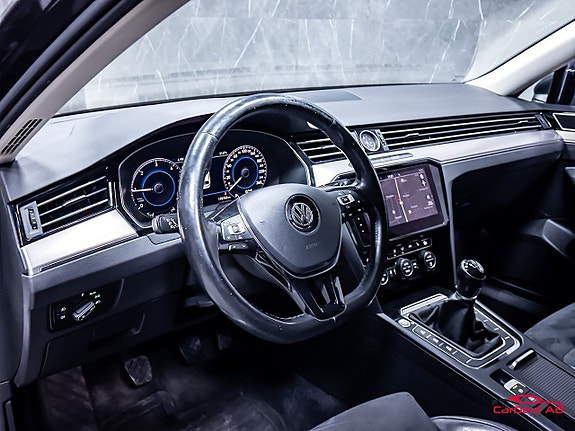 Volkswagen Passat 12 of 29