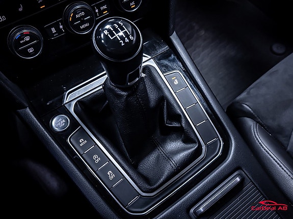 Volkswagen Passat 27 of 29