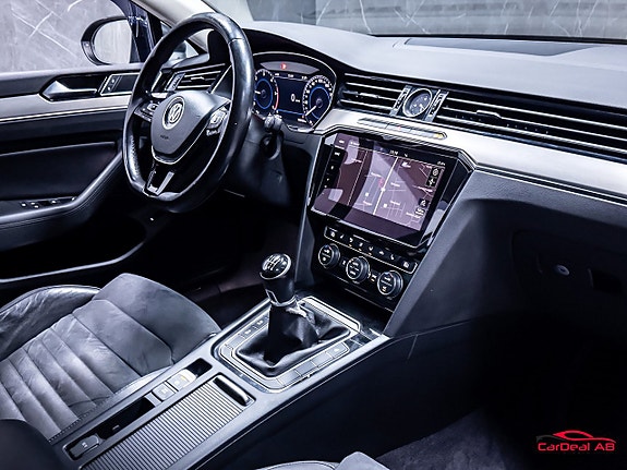 Volkswagen Passat 13 of 29