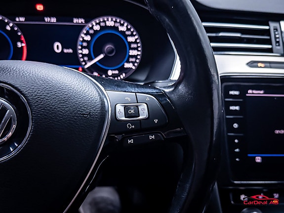 Volkswagen Passat 22 of 29