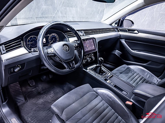 Volkswagen Passat 11 of 29
