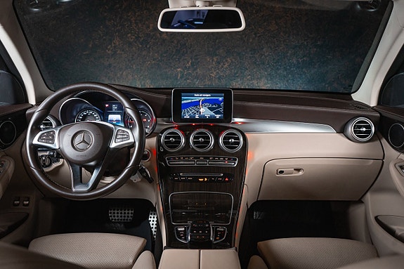 Mercedes-Benz GLC250 d 24 of 28