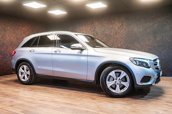 Mercedes-Benz GLC250 d 2 of 5