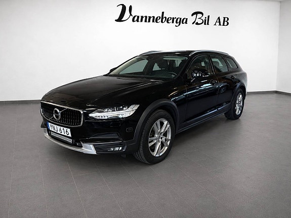 Volvo V90 Cross Country 3 of 5