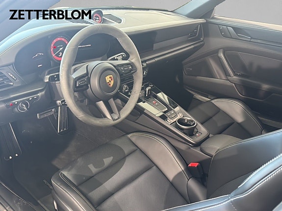 Porsche 911 Carrera 4 GTS 8 of 13