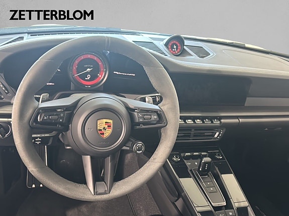 Porsche 911 Carrera 4 GTS 10 of 13