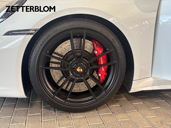 Porsche 911 Carrera 4 GTS 13 of 13