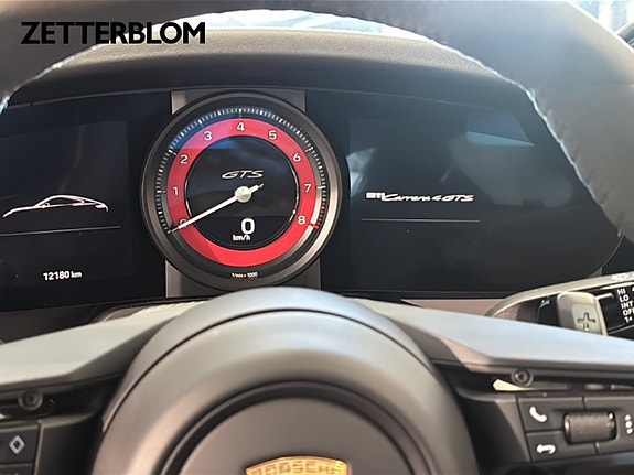 Porsche 911 Carrera 4 GTS 11 of 13