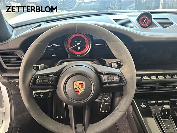 Porsche 911 Carrera 4 GTS 12 of 13
