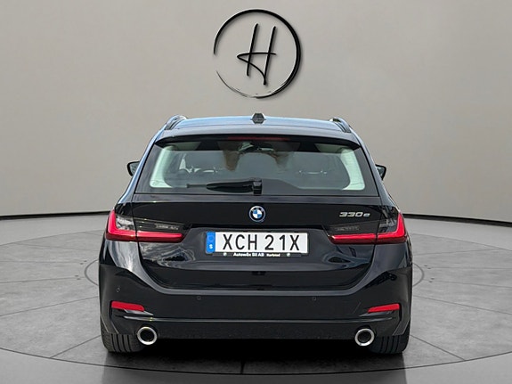 BMW 330e 4 of 5