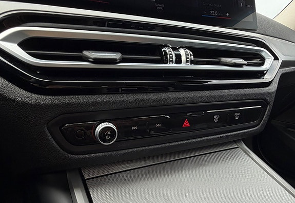 BMW 330e 13 of 30